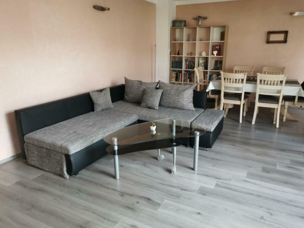 Old Town Apartment *
